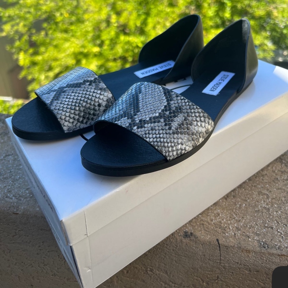 Steve Madden snakeskin flats